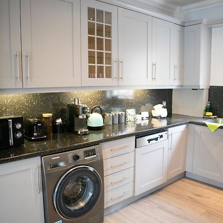 Bright Private Terrace - Free Private Parking - Tv - Wifi - Netflix Apartment Croydon Ngoại thất bức ảnh