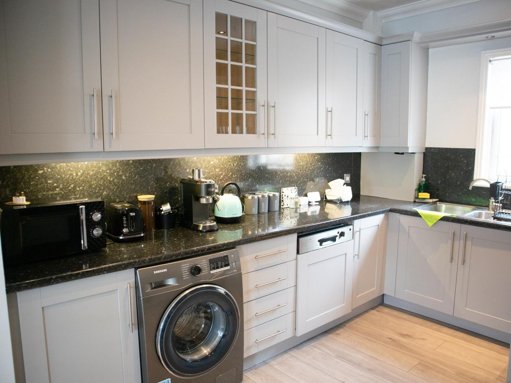 Bright Private Terrace - Free Private Parking - Tv - Wifi - Netflix Apartment Croydon Ngoại thất bức ảnh