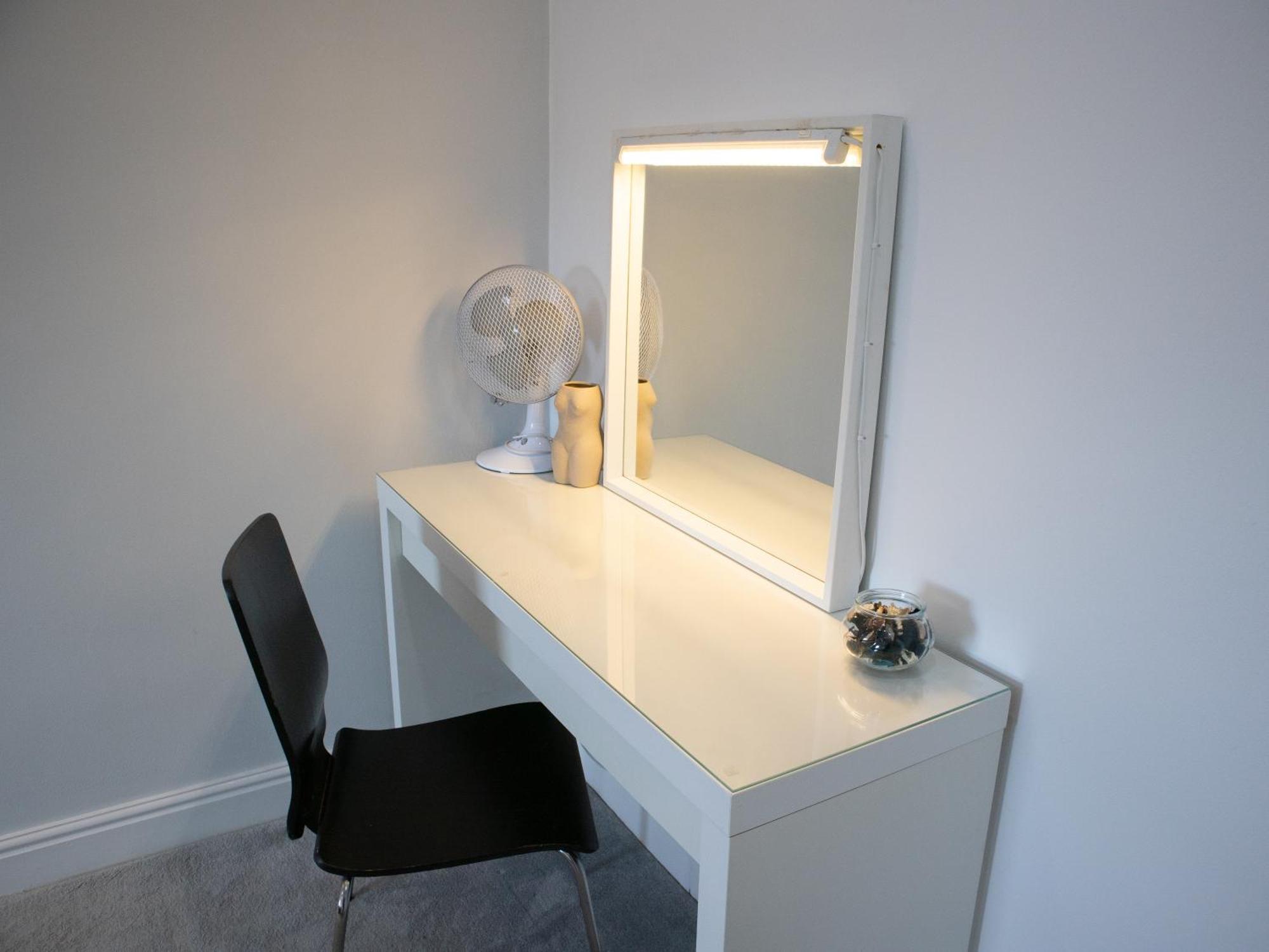 Bright Private Terrace - Free Private Parking - Tv - Wifi - Netflix Apartment Croydon Ngoại thất bức ảnh