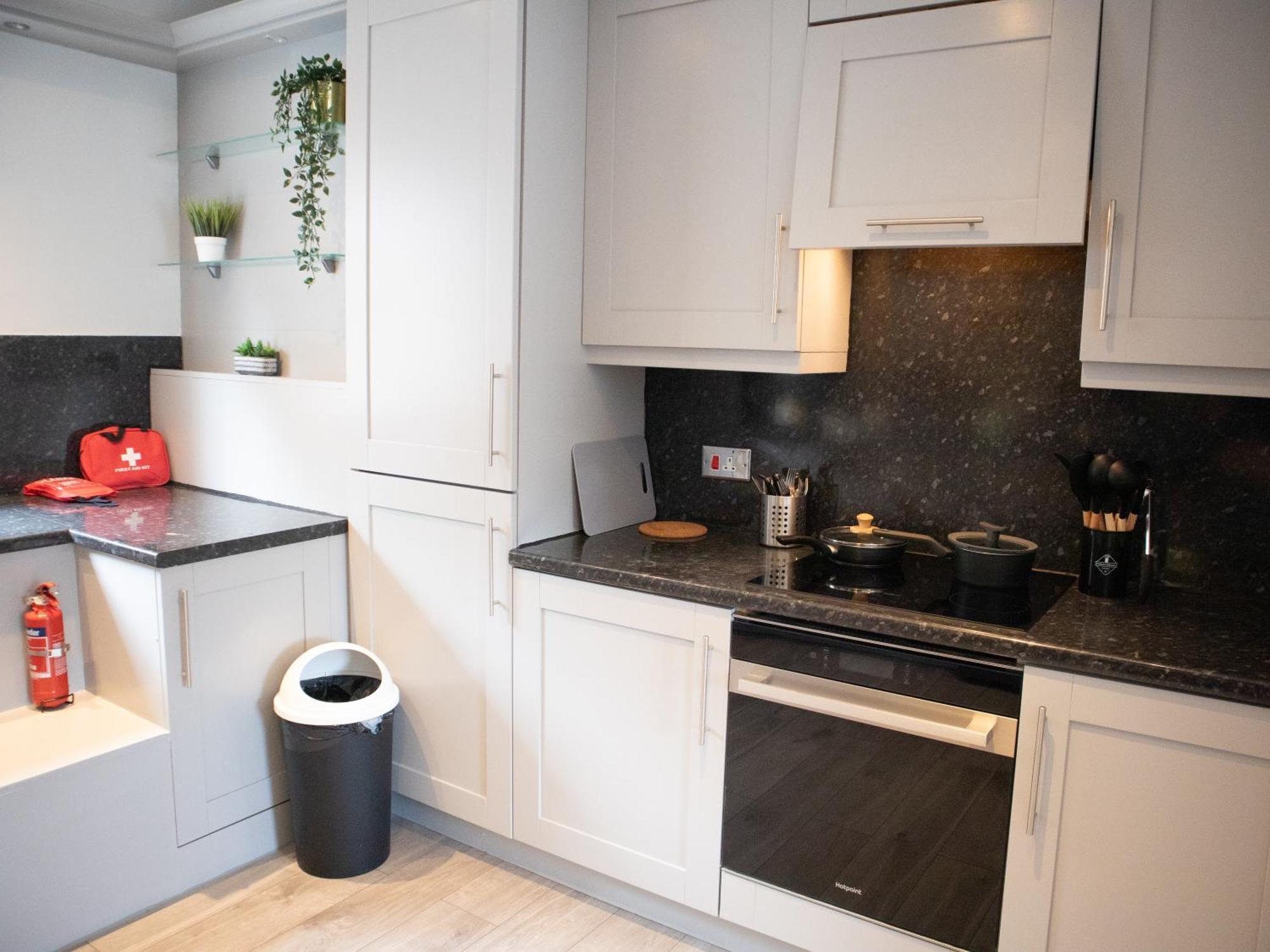 Bright Private Terrace - Free Private Parking - Tv - Wifi - Netflix Apartment Croydon Ngoại thất bức ảnh
