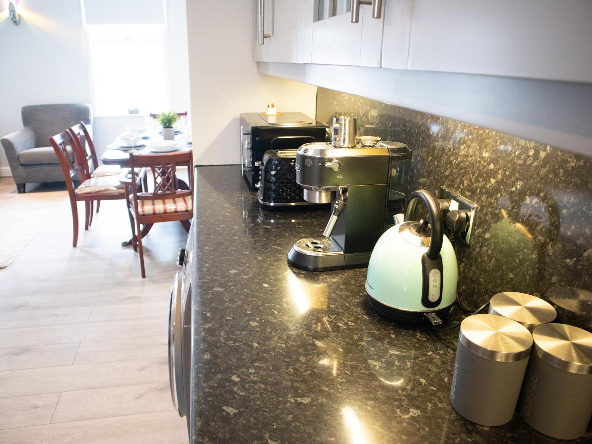 Bright Private Terrace - Free Private Parking - Tv - Wifi - Netflix Apartment Croydon Ngoại thất bức ảnh