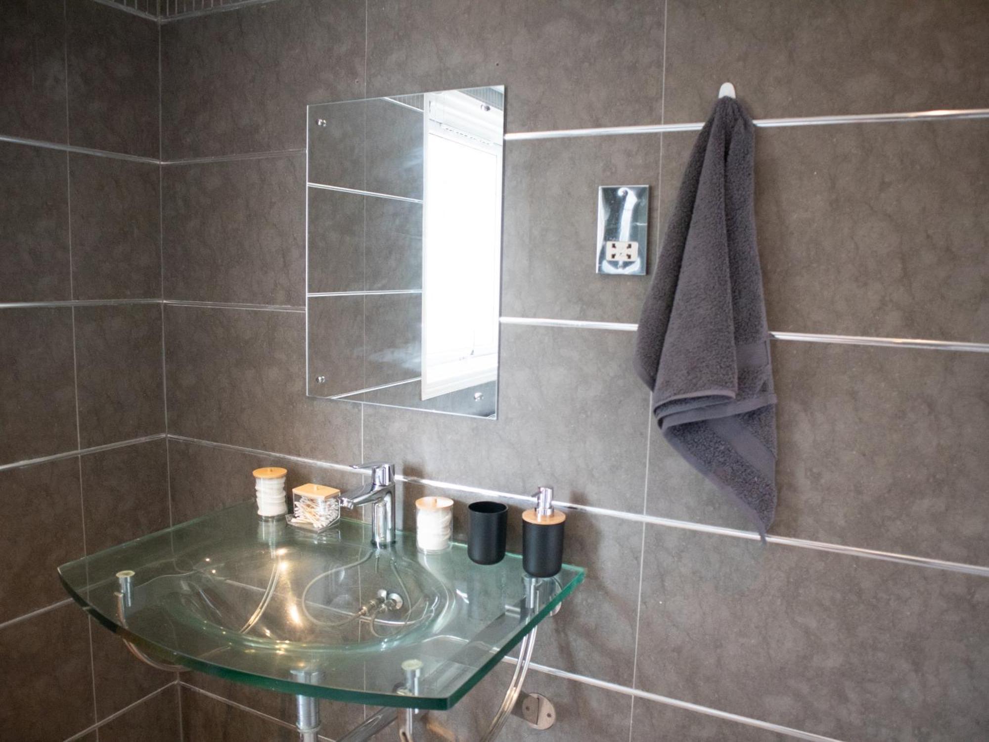 Bright Private Terrace - Free Private Parking - Tv - Wifi - Netflix Apartment Croydon Ngoại thất bức ảnh