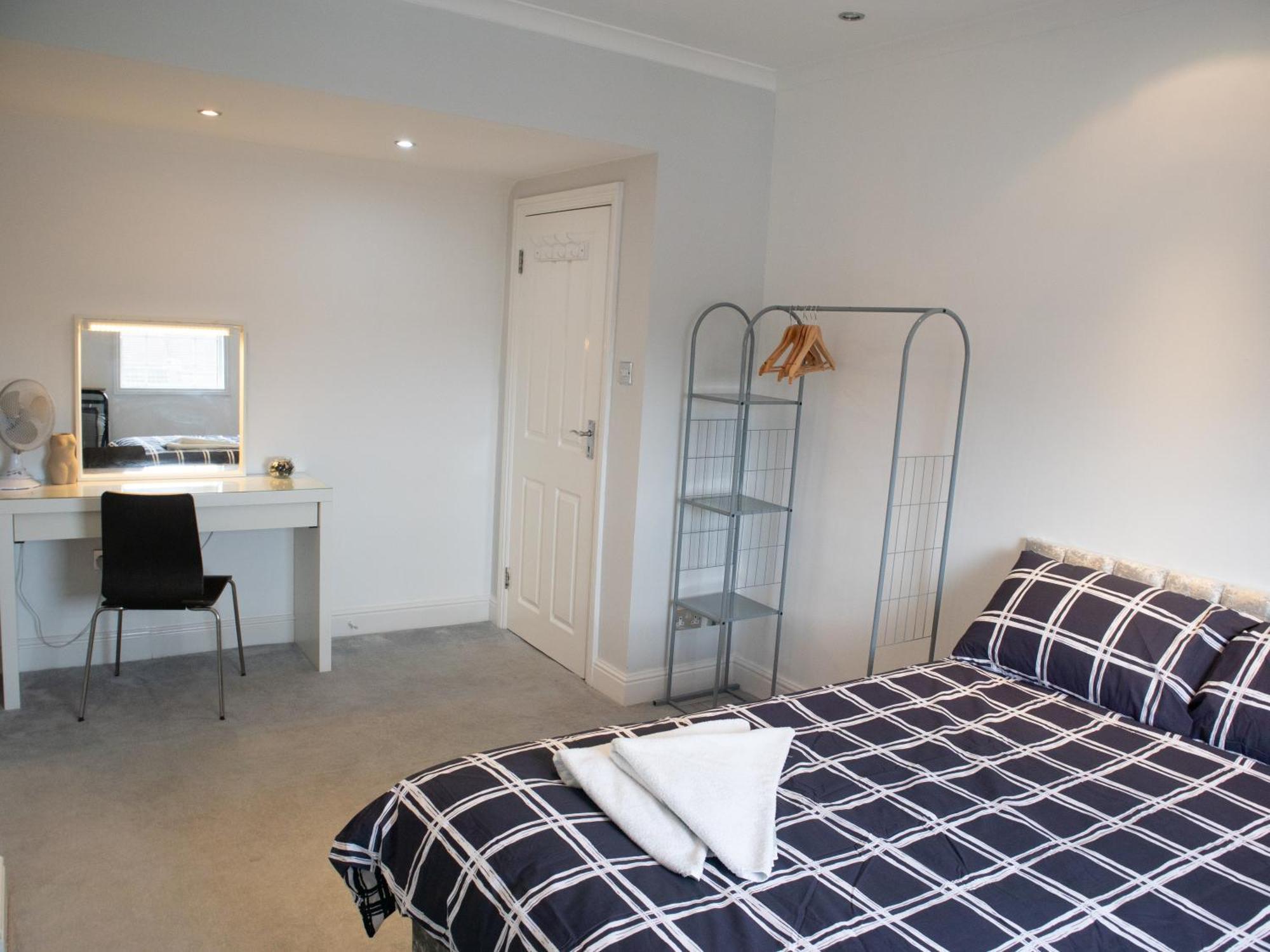 Bright Private Terrace - Free Private Parking - Tv - Wifi - Netflix Apartment Croydon Ngoại thất bức ảnh